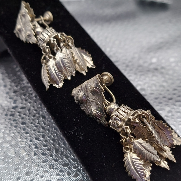 Vintage Leaves Dangle Earrings. Unique & Attractive. VGC. - Picture 4 of 11
